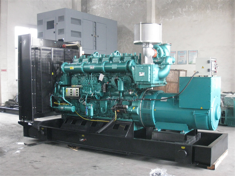 禅城200KW 柴油发电机的油耗是多少？
