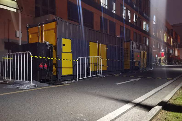 禅城柴油发电机组的输出电压是如何调节的？